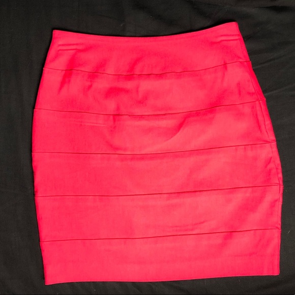 Pink pencil skirt in size S - Picture 2 of 3